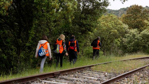 Senderistas por el valle del arroyo Morgado